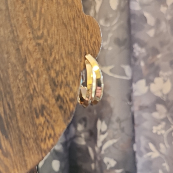 Ear Sense Gold Hoop Earrings for Sensitive Ears - Picture 5 of 5